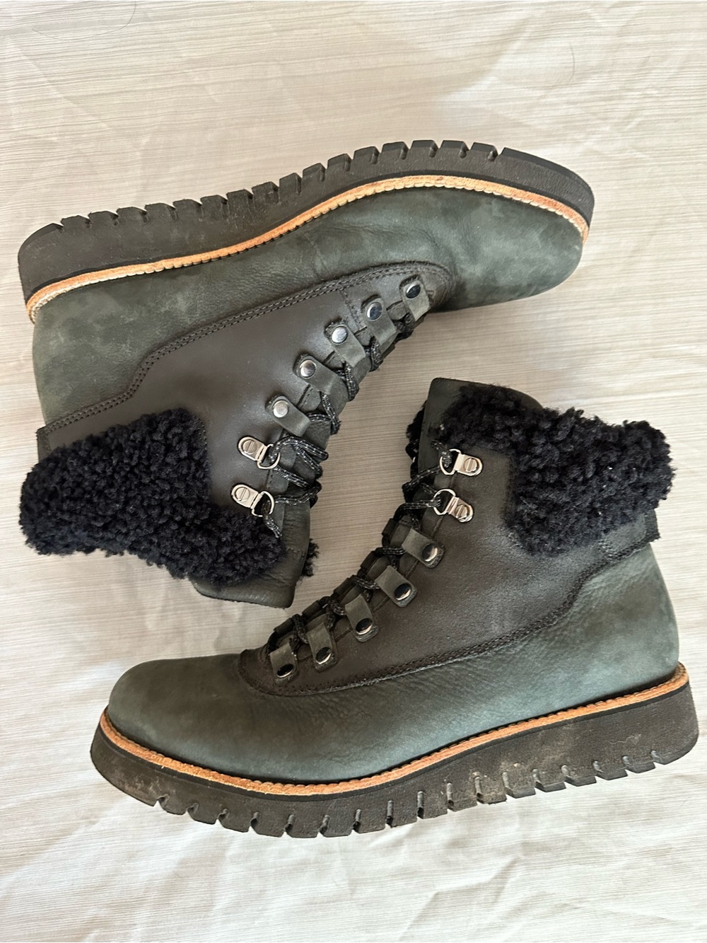 Cole Haan GrandExplore Black Lace Up Shearling Trim Hiking Boots Sz 8